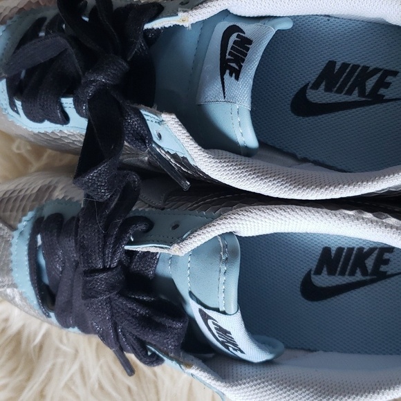 Nike cortez metallic hammered silver look with blue and black colourway 7.5w - Picture 3 of 7